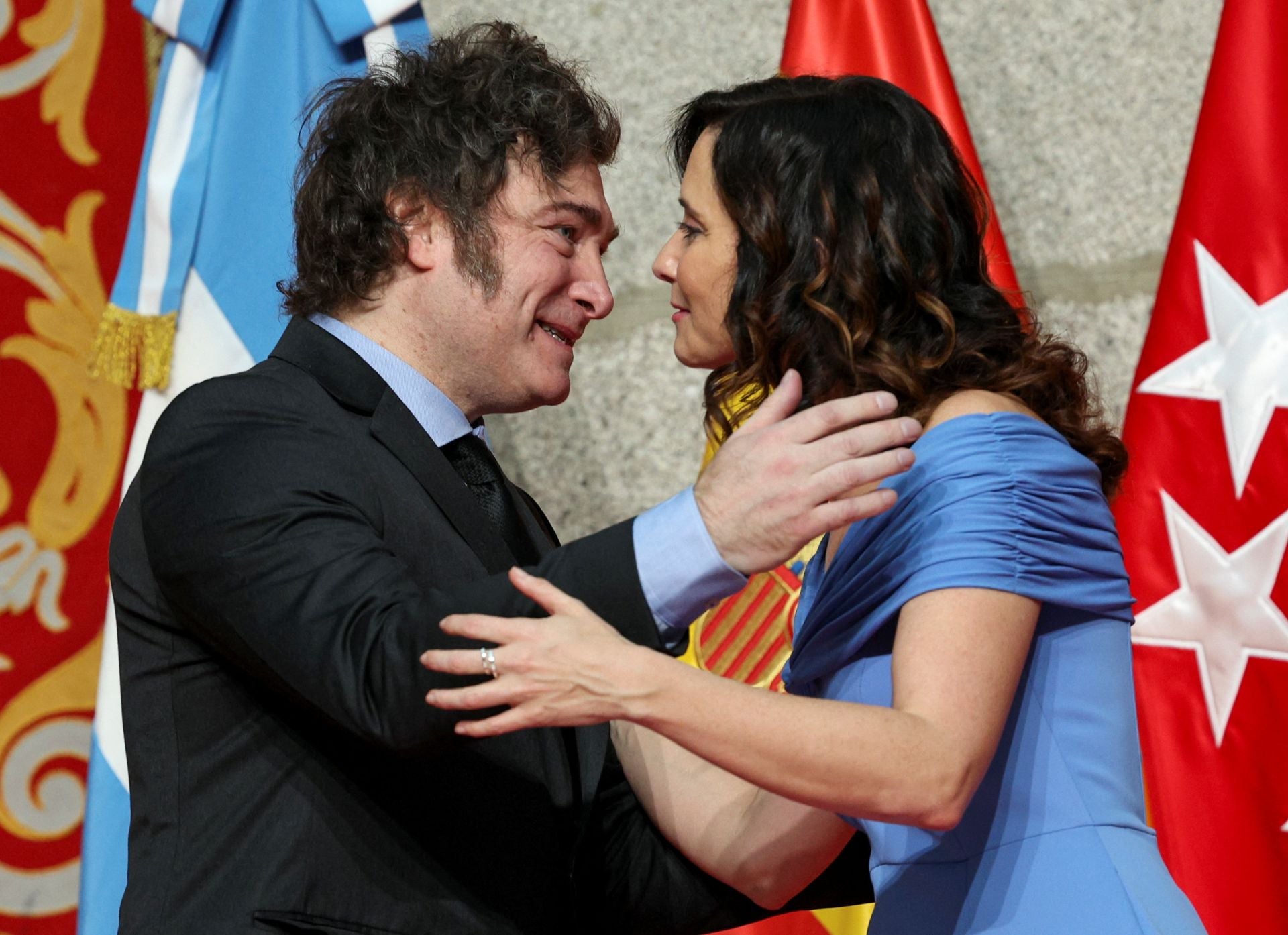 Ayuso y Milei durante la ceremonia