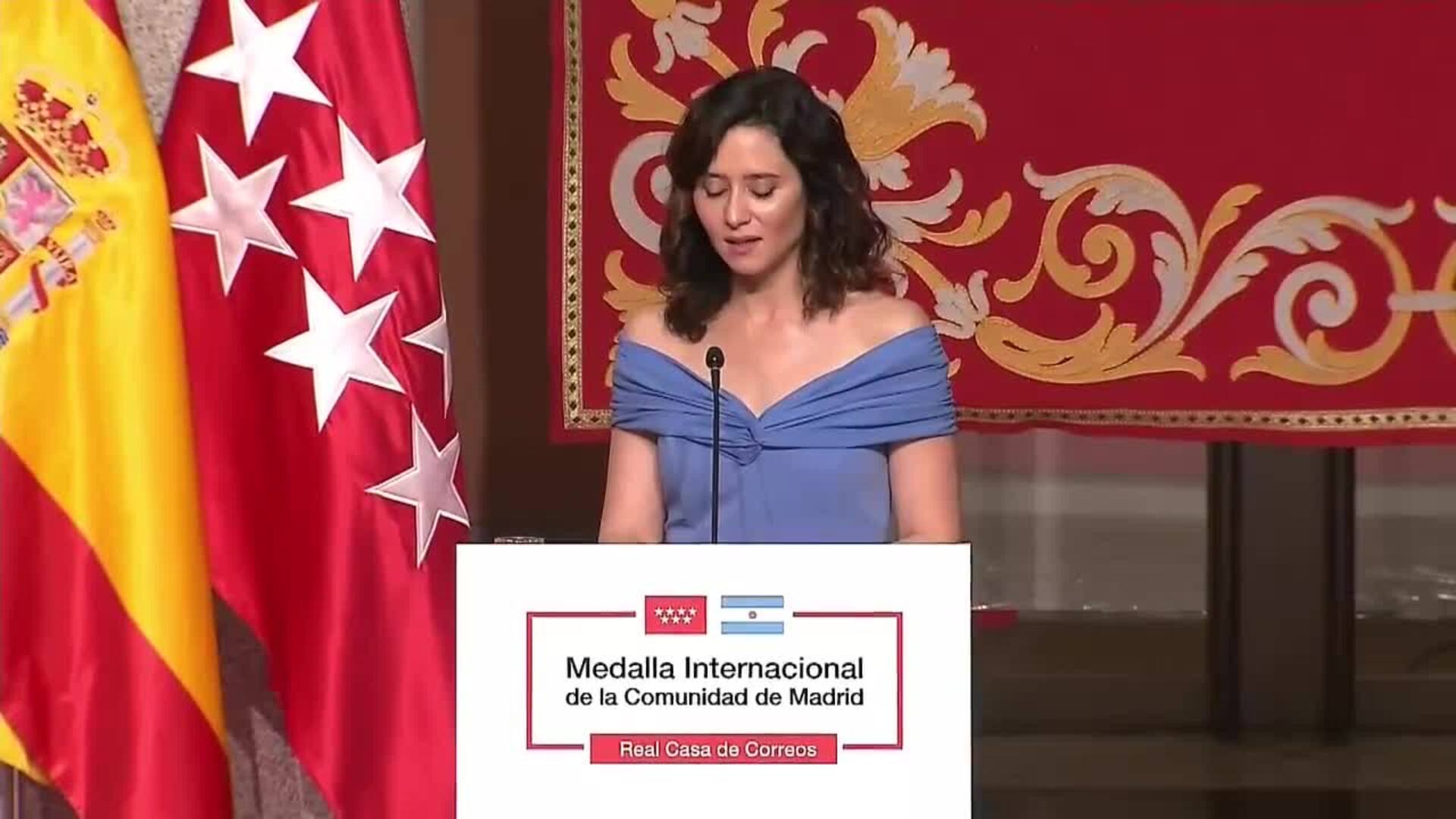 Ayuso otorga la Medalla Internacional a Milei elogiando su "defensa de ...