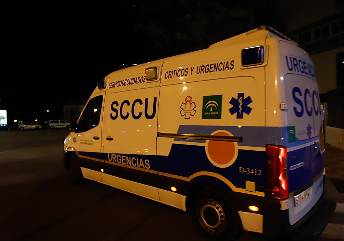 Una ambulancia, en Córdoba en un servicio nocturno en una imagen de archivo
