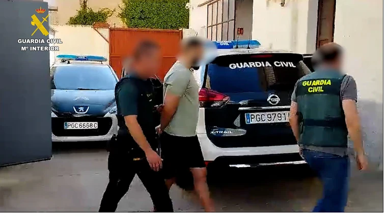 Detienen a dos hombres por perpetrar 174 robos en coches en la autovía del Mediterráneo y enviar el dinero a Rumanía