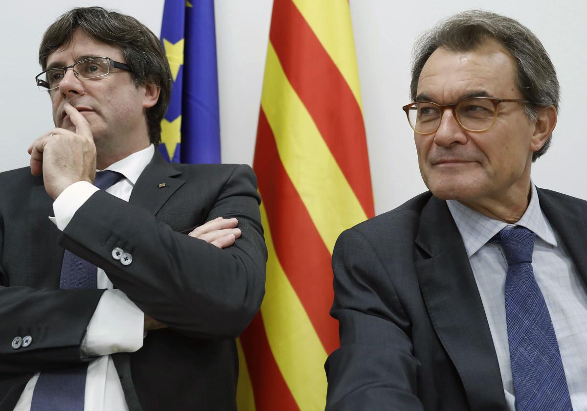 Los expresidentes de la Generalitat, carles Puigdemont y Artur Mas en una imagen de archivo.