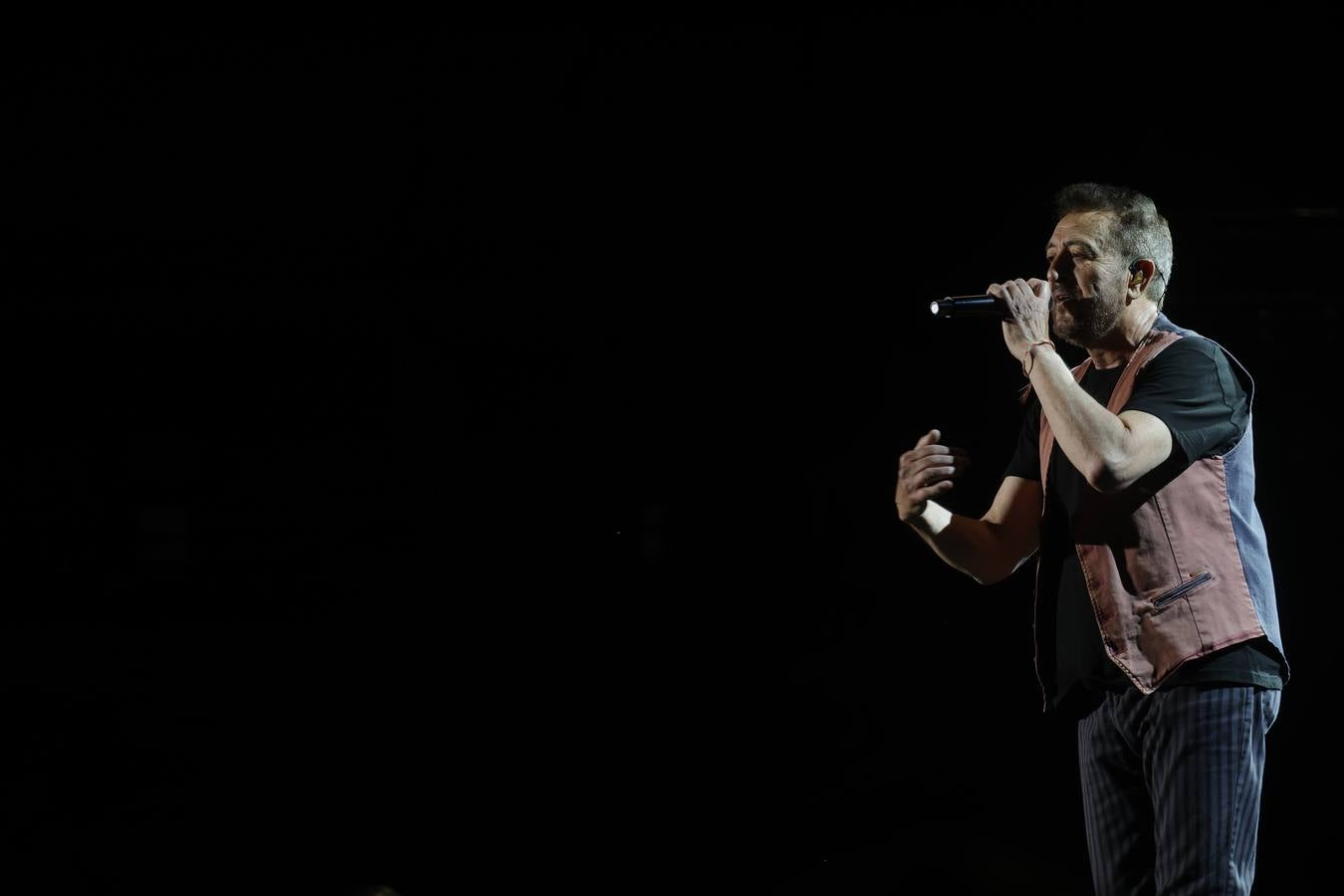 Manolo García enamora al público cordobés con un concierto único en imágenes
