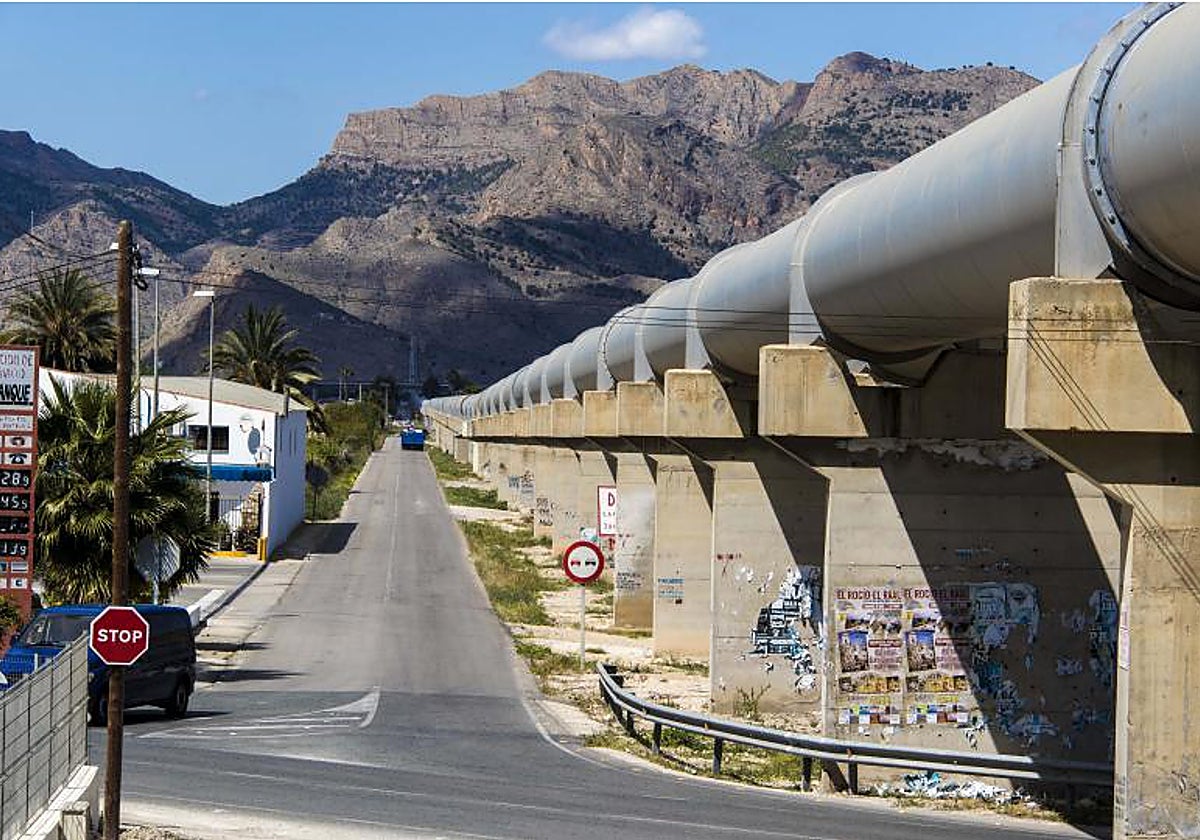 Conducción del trasvase Tajo-Segura en Orihuela.