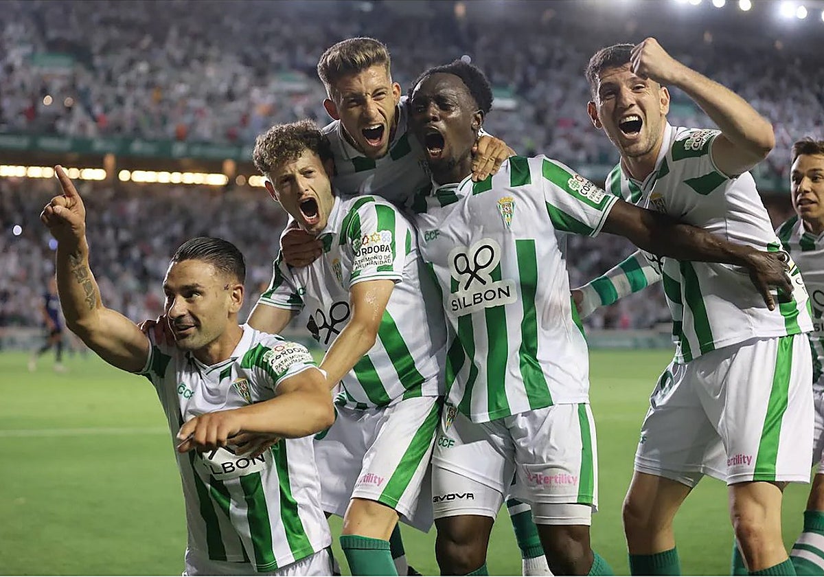 La plantilla del Córdoba celebra un gol en El Arcángel esta temporada