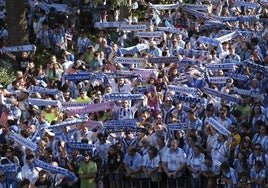 Málaga se echa a la calle para celebrar el ascenso