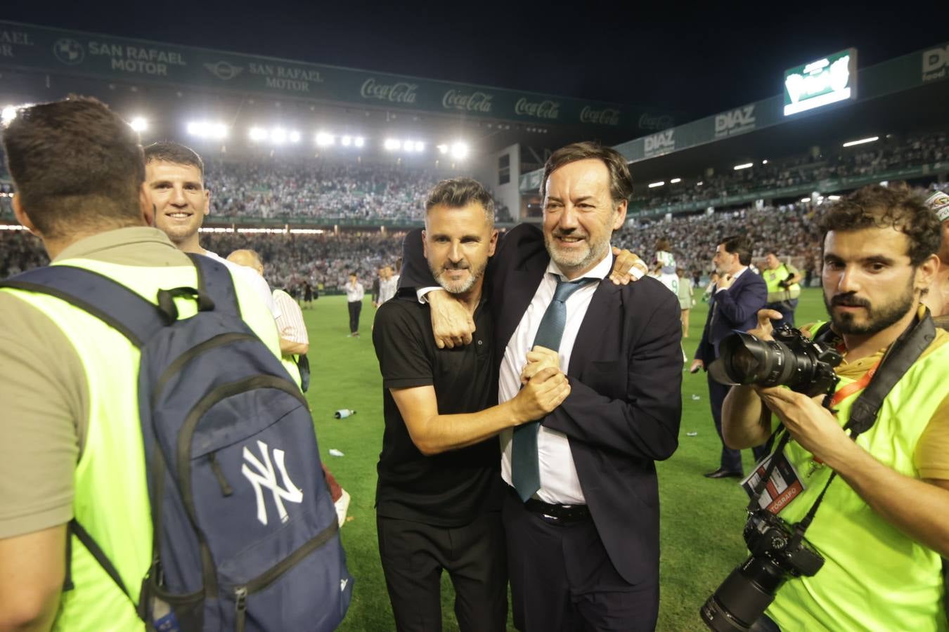 Fotos: la emotiva celebración del ascenso del Córdoba CF en El Arcángel