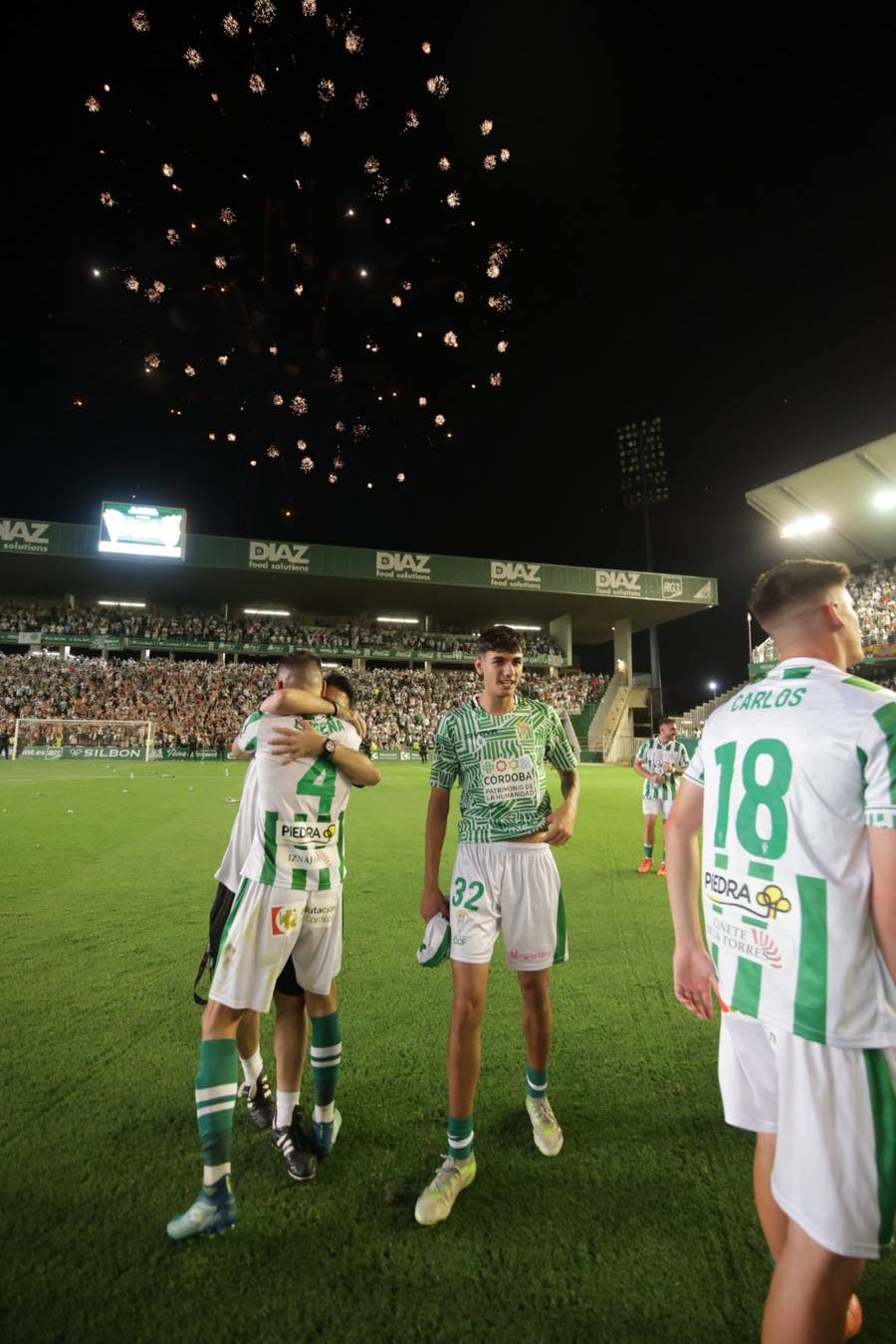 Fotos: la emotiva celebración del ascenso del Córdoba CF en El Arcángel