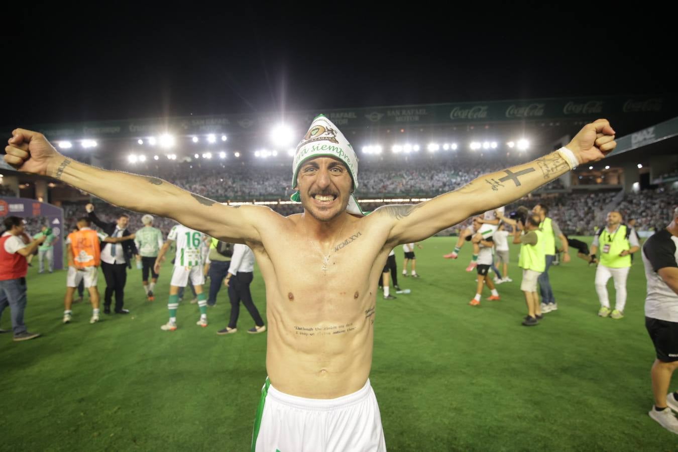 Fotos: la emotiva celebración del ascenso del Córdoba CF en El Arcángel