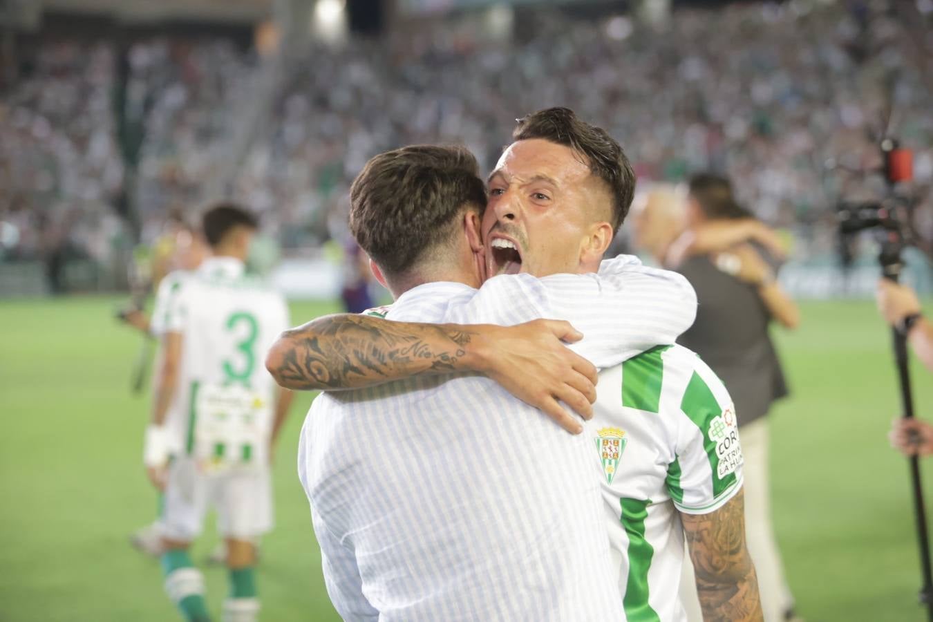 Fotos: la emotiva celebración del ascenso del Córdoba CF en El Arcángel
