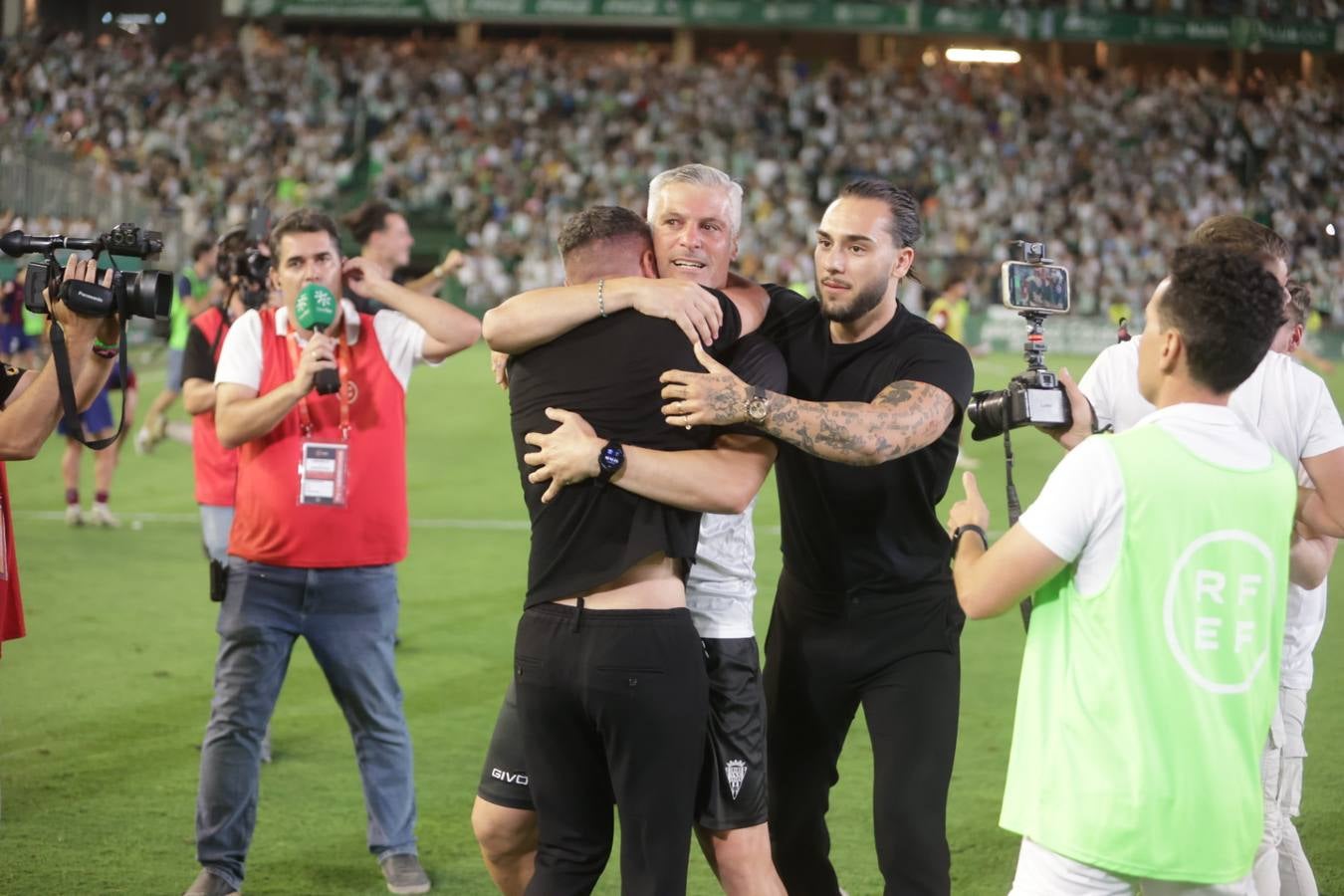 Fotos: la emotiva celebración del ascenso del Córdoba CF en El Arcángel