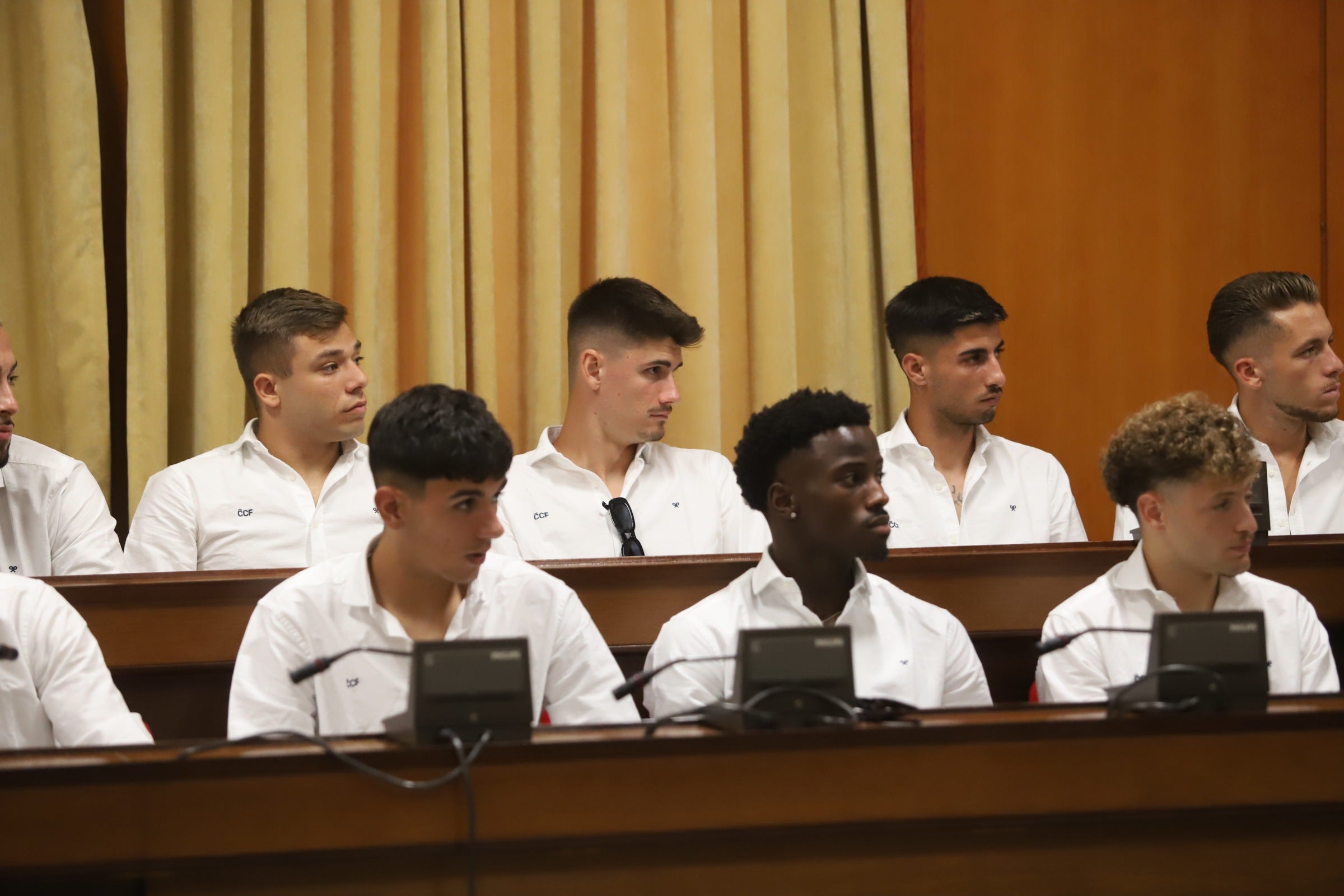 La celebración del ascenso del Córdoba en imágenes: visita a San Rafael y el Ayuntamiento