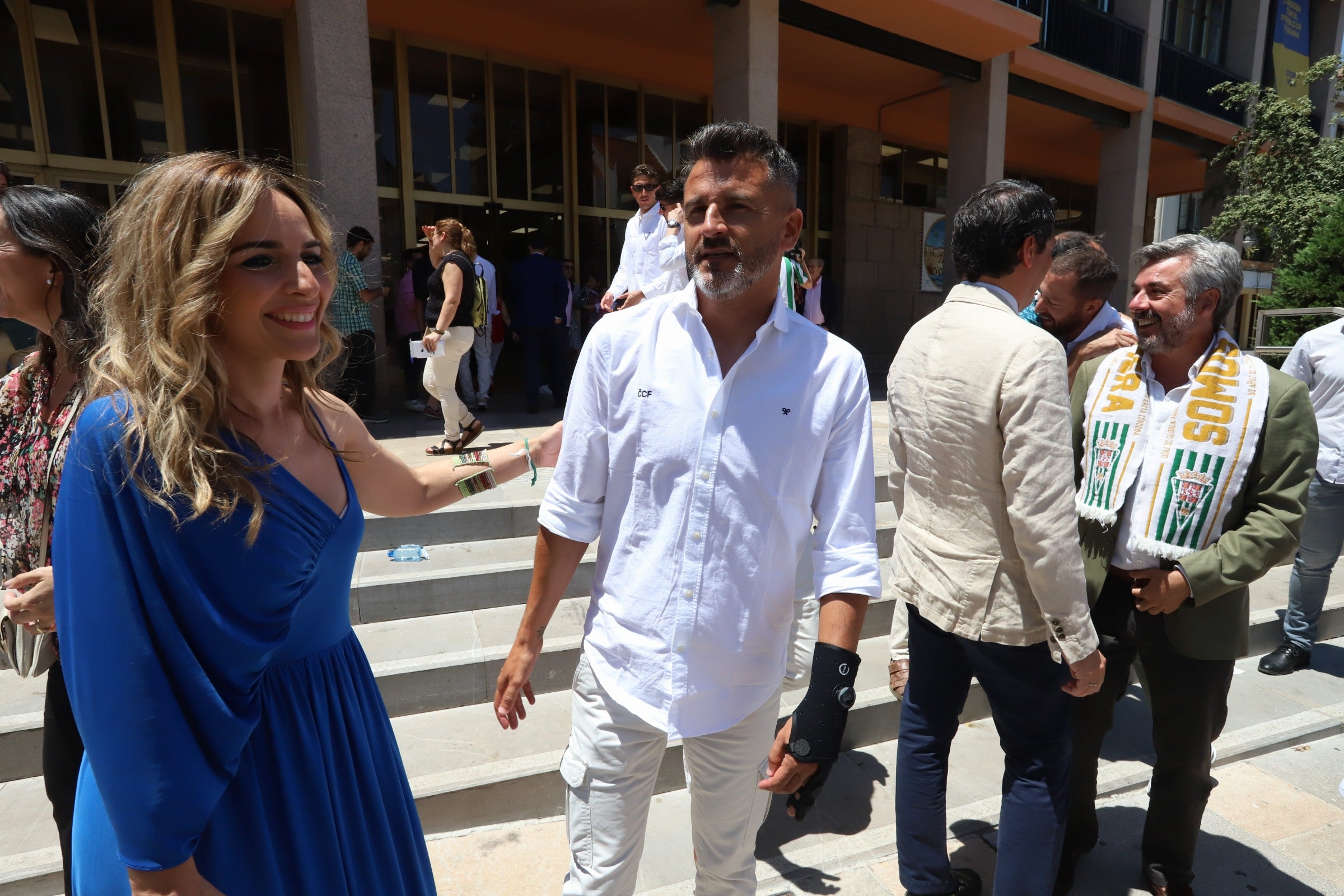 La celebración del ascenso del Córdoba en imágenes: visita a San Rafael y el Ayuntamiento