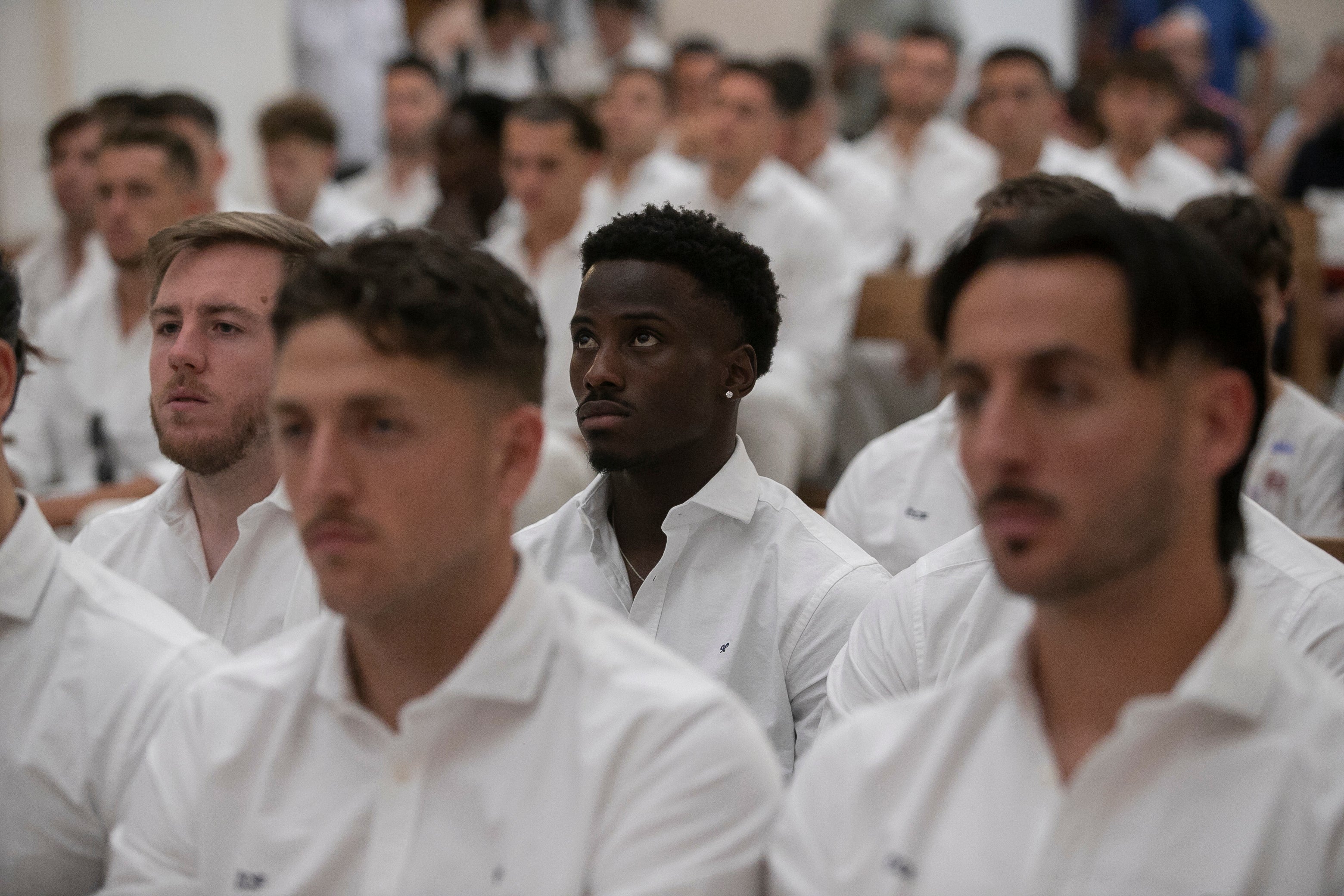 La celebración del ascenso del Córdoba en imágenes: visita a San Rafael y el Ayuntamiento