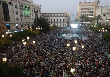 La multitudinaria celebración del Córdoba CF en las Tendillas, en imágenes