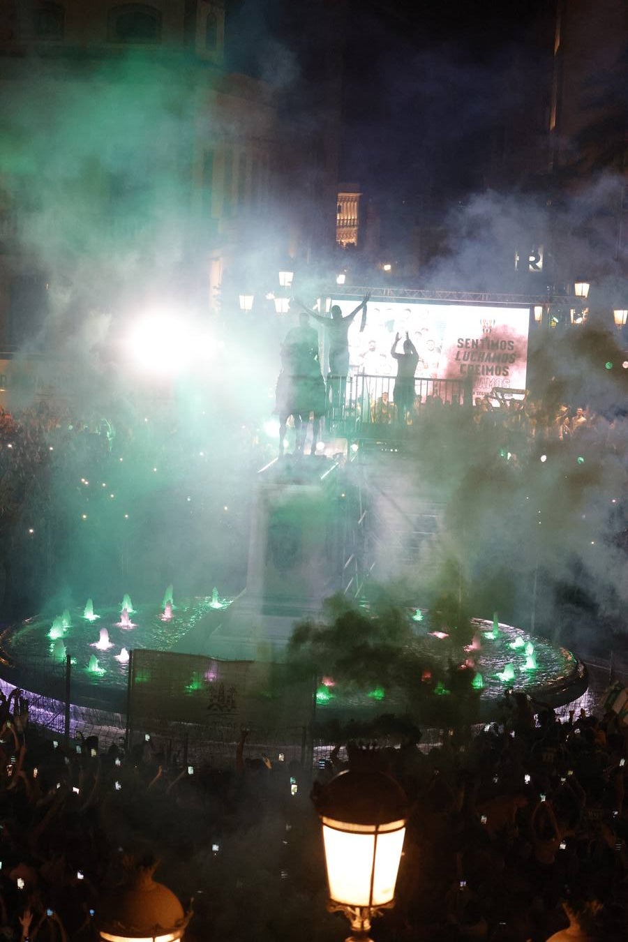 Baño de masas del Córdoba en Las Tendillas, en imágenes