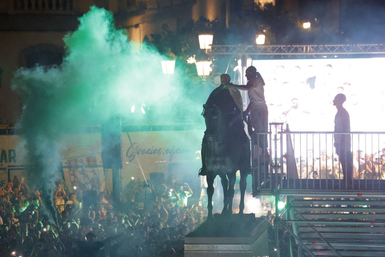 Baño de masas del Córdoba en Las Tendillas, en imágenes