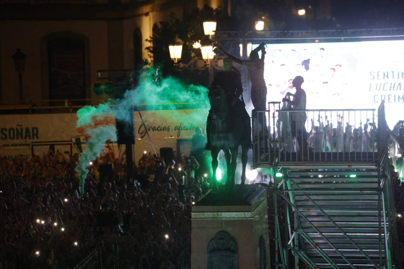Baño de masas del Córdoba en Las Tendillas, en imágenes
