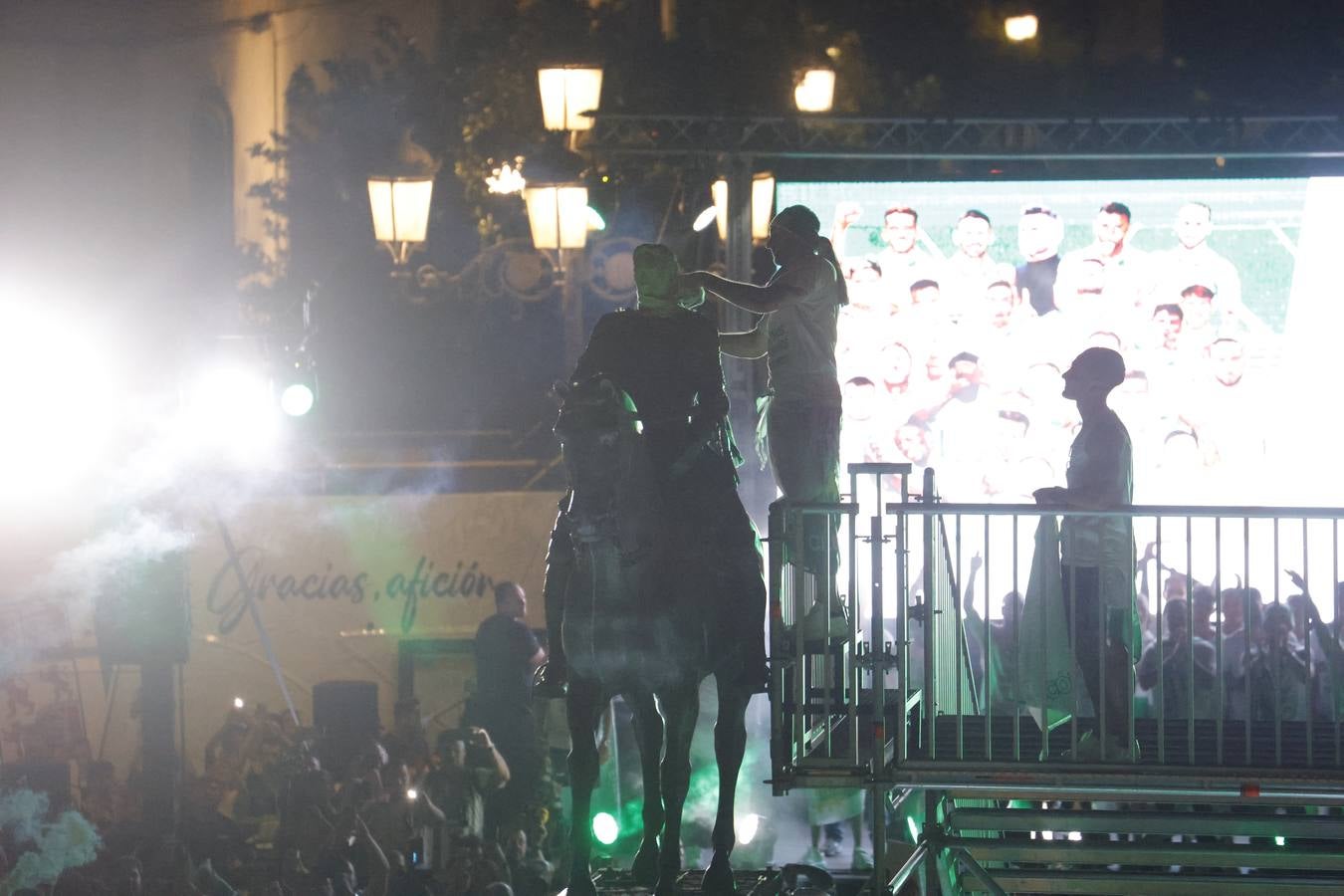 Baño de masas del Córdoba en Las Tendillas, en imágenes