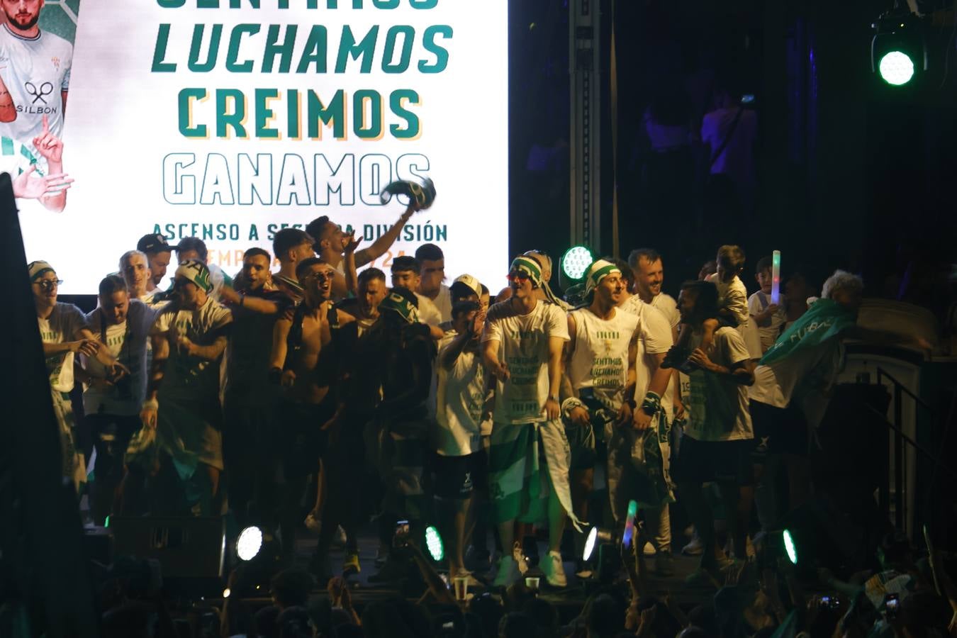 Baño de masas del Córdoba en Las Tendillas, en imágenes