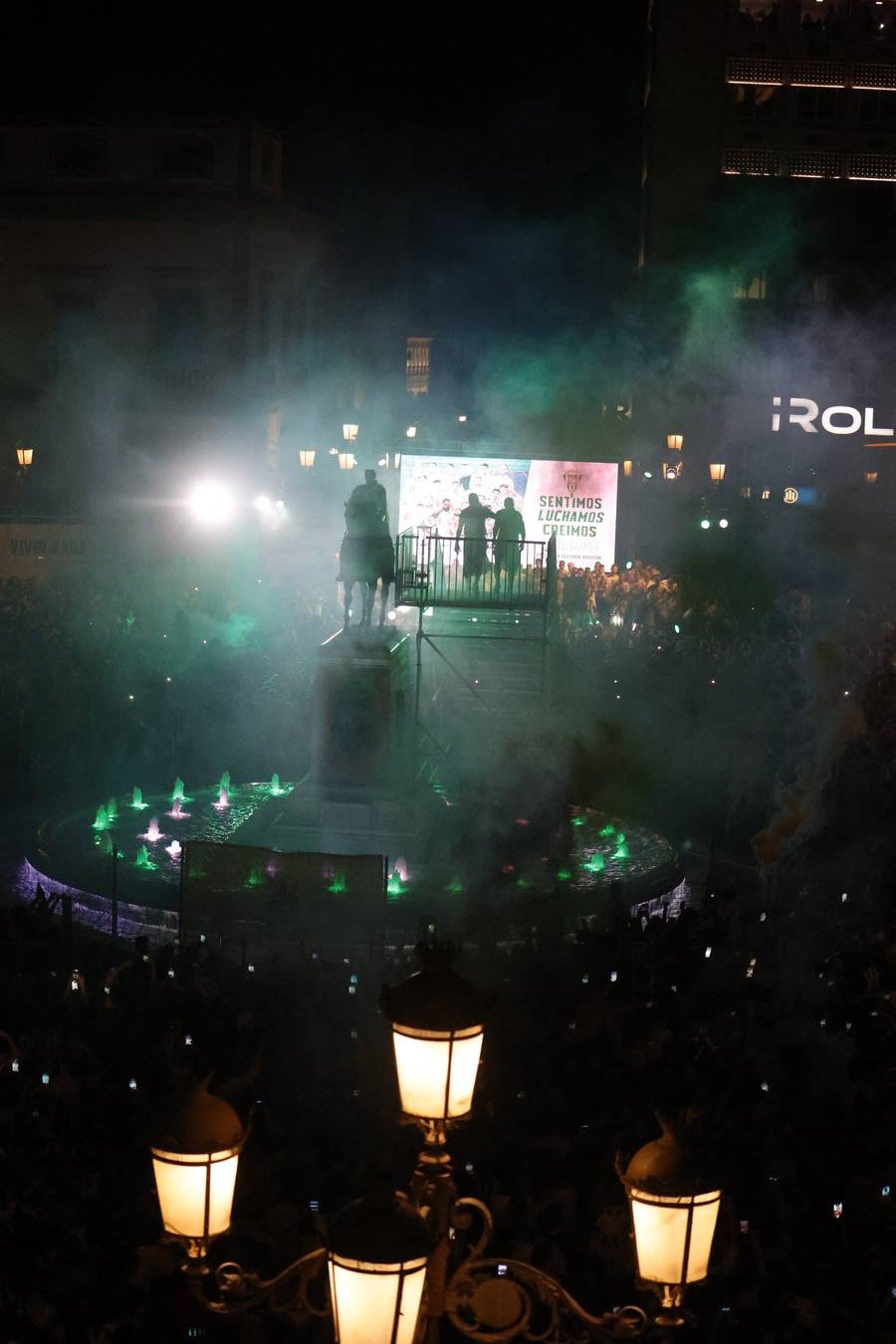 Baño de masas del Córdoba en Las Tendillas, en imágenes