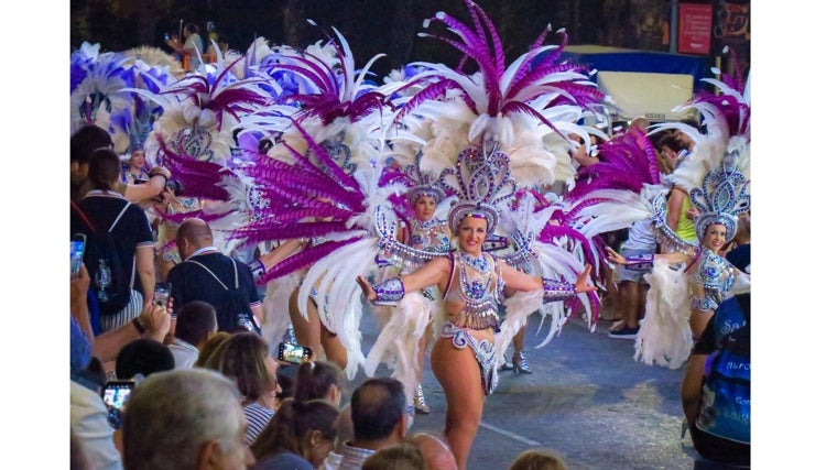 Un momento del Desfile Folclórico Internacional, este domingo.