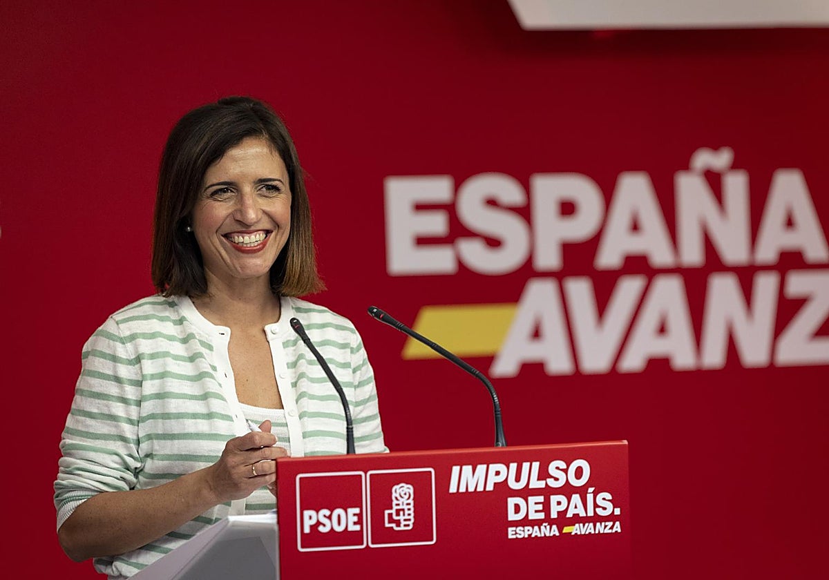 La portavoz del PSOE, Esther Peña, durante su rueda de prensa de este lunes en Ferraz