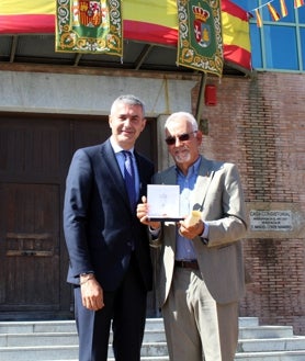 Imagen secundaria 2 - Tres momentos de las fiestas patronales en honor a San Juan Bautista, que comenzaron el día 19 de junio. Álvaro Gutiérrez entregó una de las cuatro 'Medallas del pueblo'