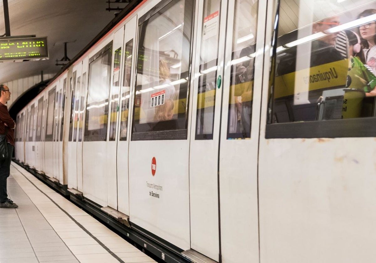 Usuarios, esperando el Metro en una imagen de archivo