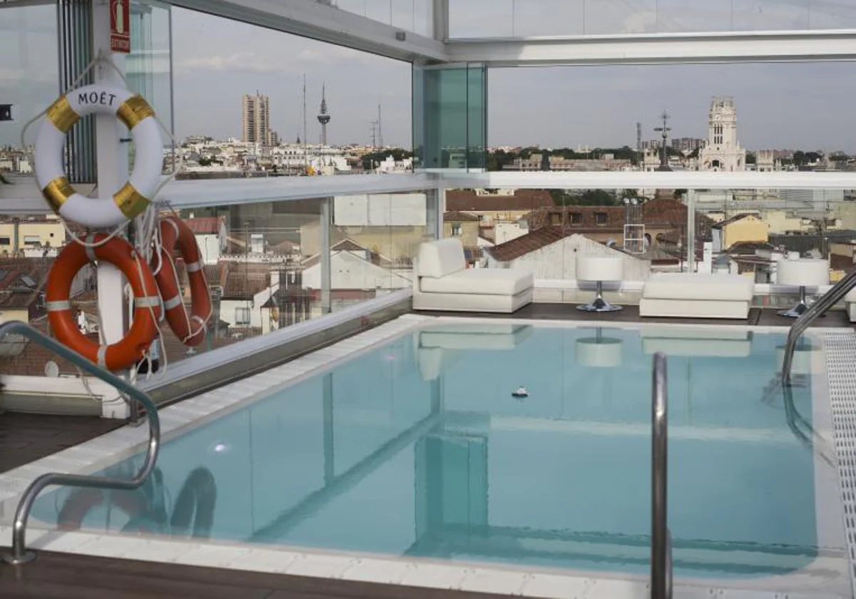 Terraza con piscina en el centro de Madrid