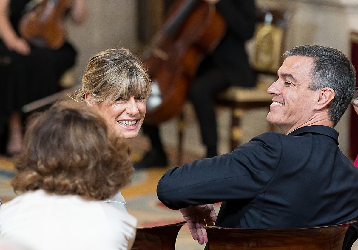 El presidente del Gobierno, Pedro Sánchez, y su esposa Begoña Gómez en la conmemoración del X aniversario del reinado de Felipe VI