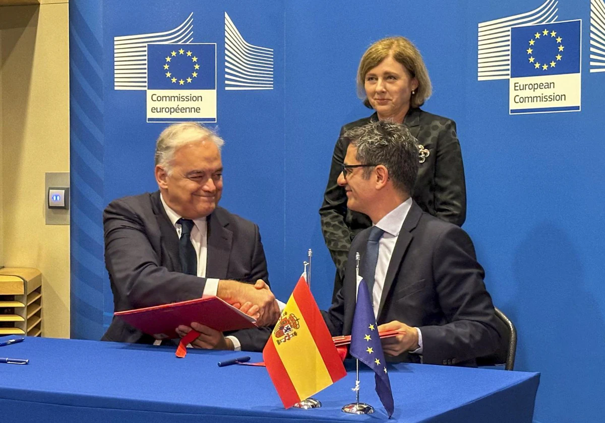 Esteban González Pons y Félix Bolaños, este martes en Bruselas