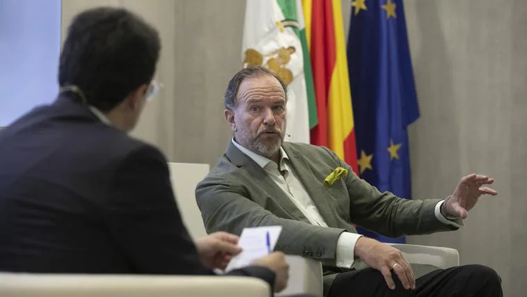 García-Palacios, durante el foro que siguió a su charla en la Mirada Económica de torrevieja news today Córdoba