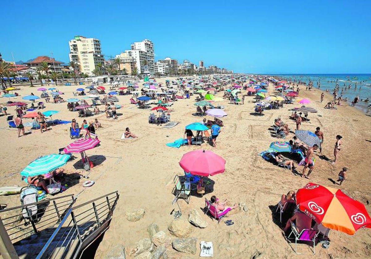 Imagen de archivo tomada en una playa de Gandía (Valencia)