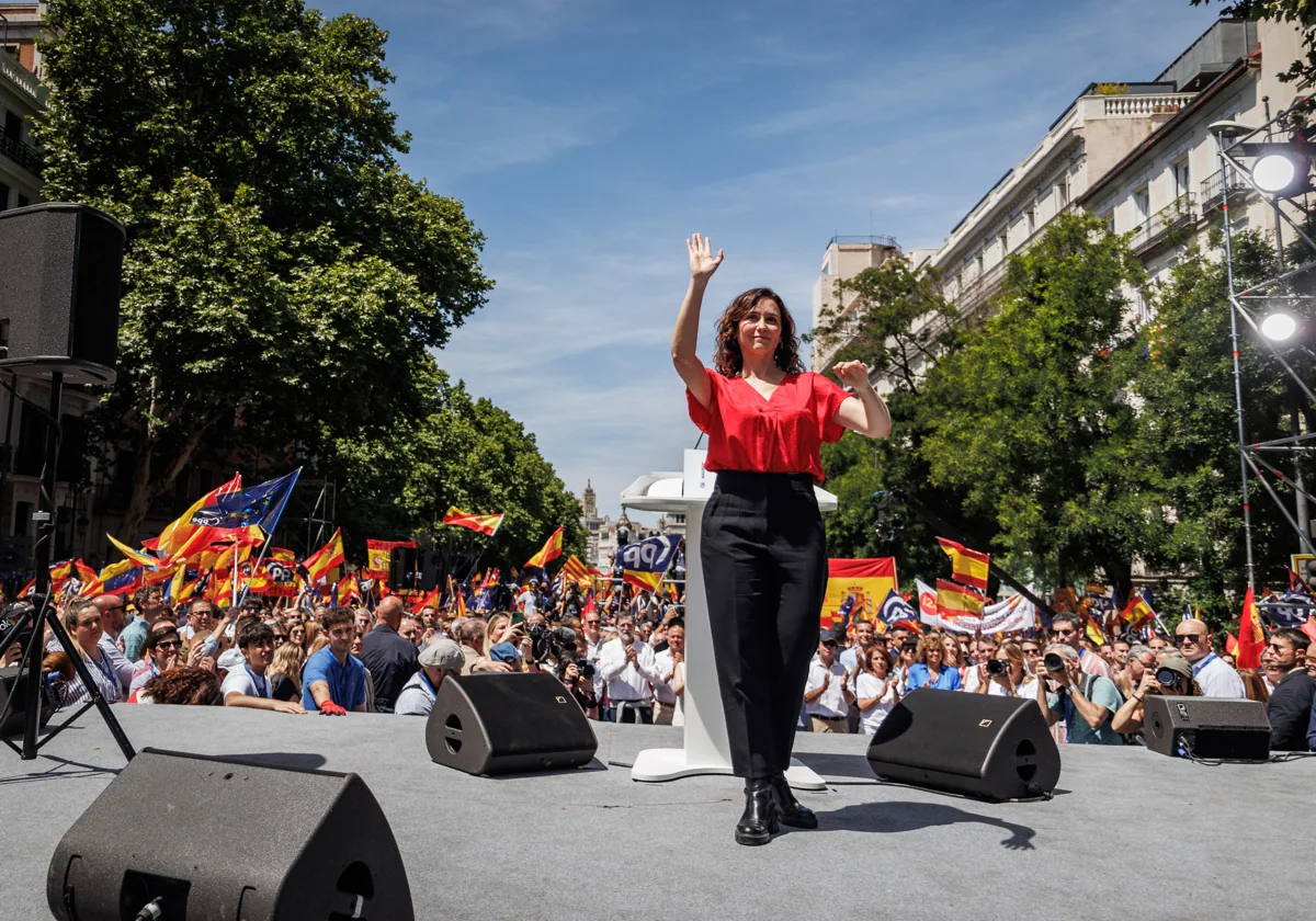 Concentración del PP en la Puerta de Alcalá contra Sánchez y la amnistía