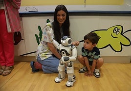 Un robot ayuda ya a una veintena de niños de Atención Temprana en el Hospital San Juan de Dios de Córdoba