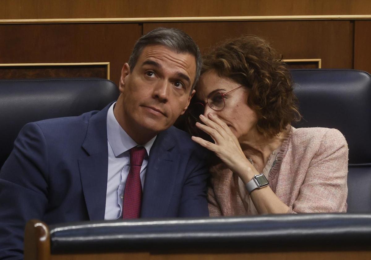 Sánchez y Montero durante el Pleno del Congreso este jueves