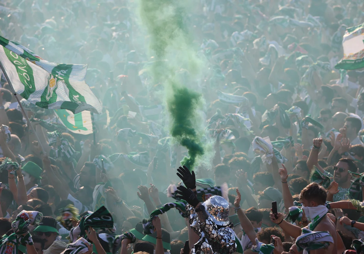 Hinchas del Córdoba CF antes del partido del domingo