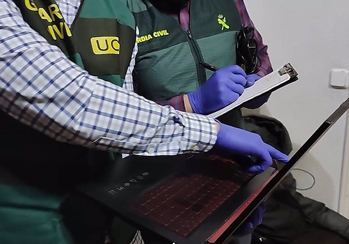 Imágenes del registro en la vivienda de uno de los detenidos