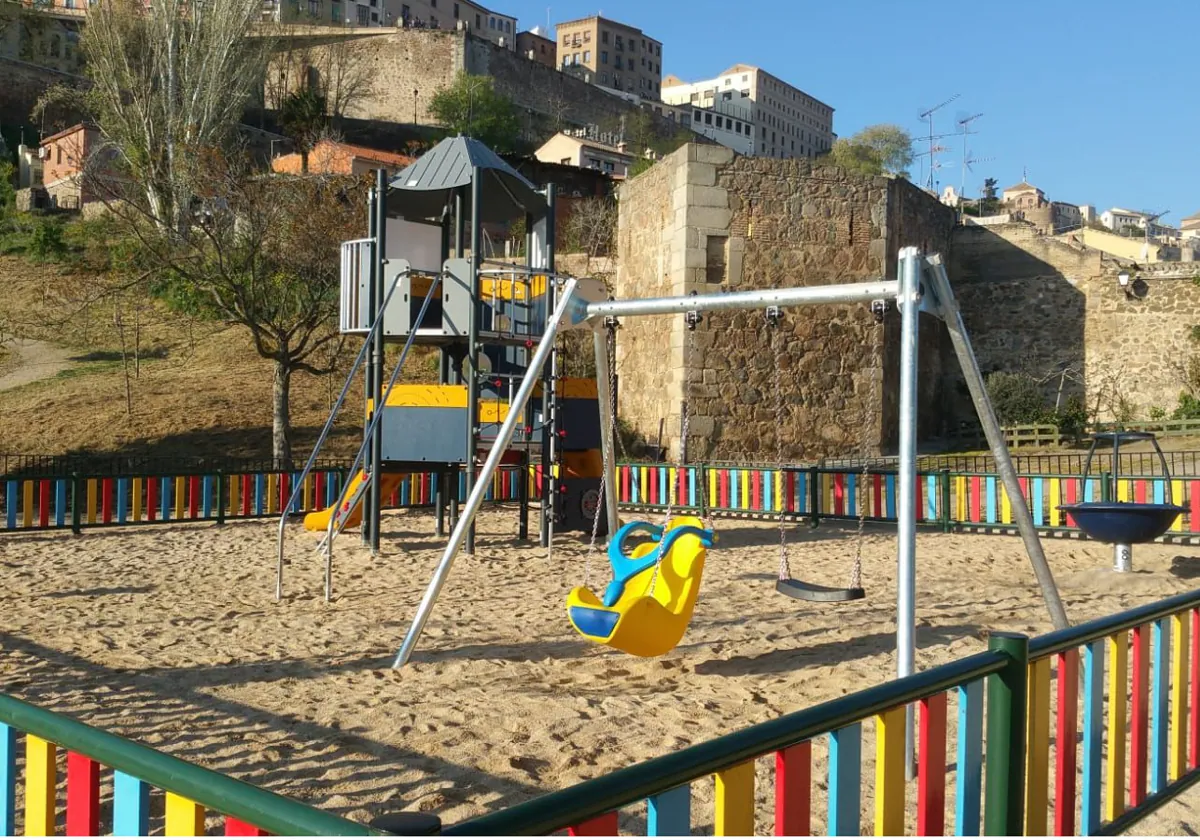 Parque infantil en la plaza del Granadal