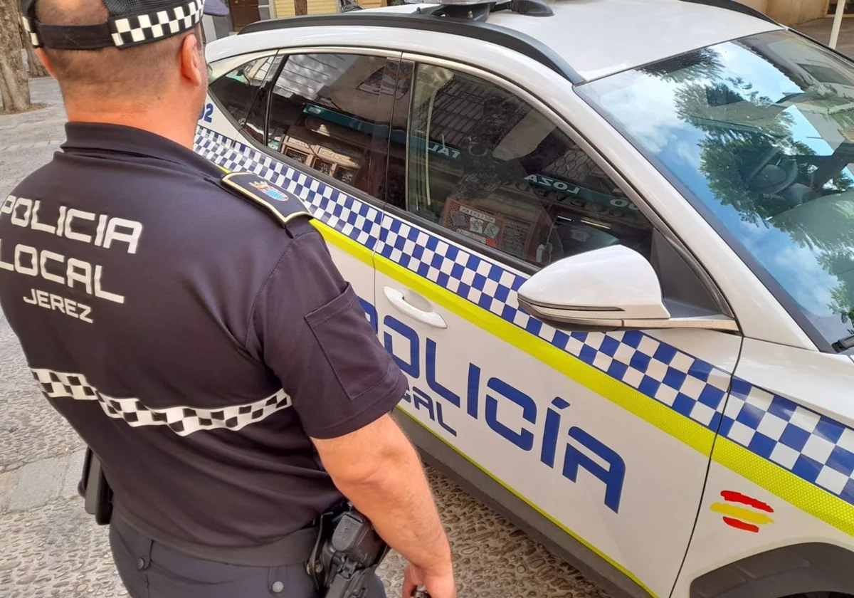 Un agente de la Policía Local de Jerez, en una imagen de archivo