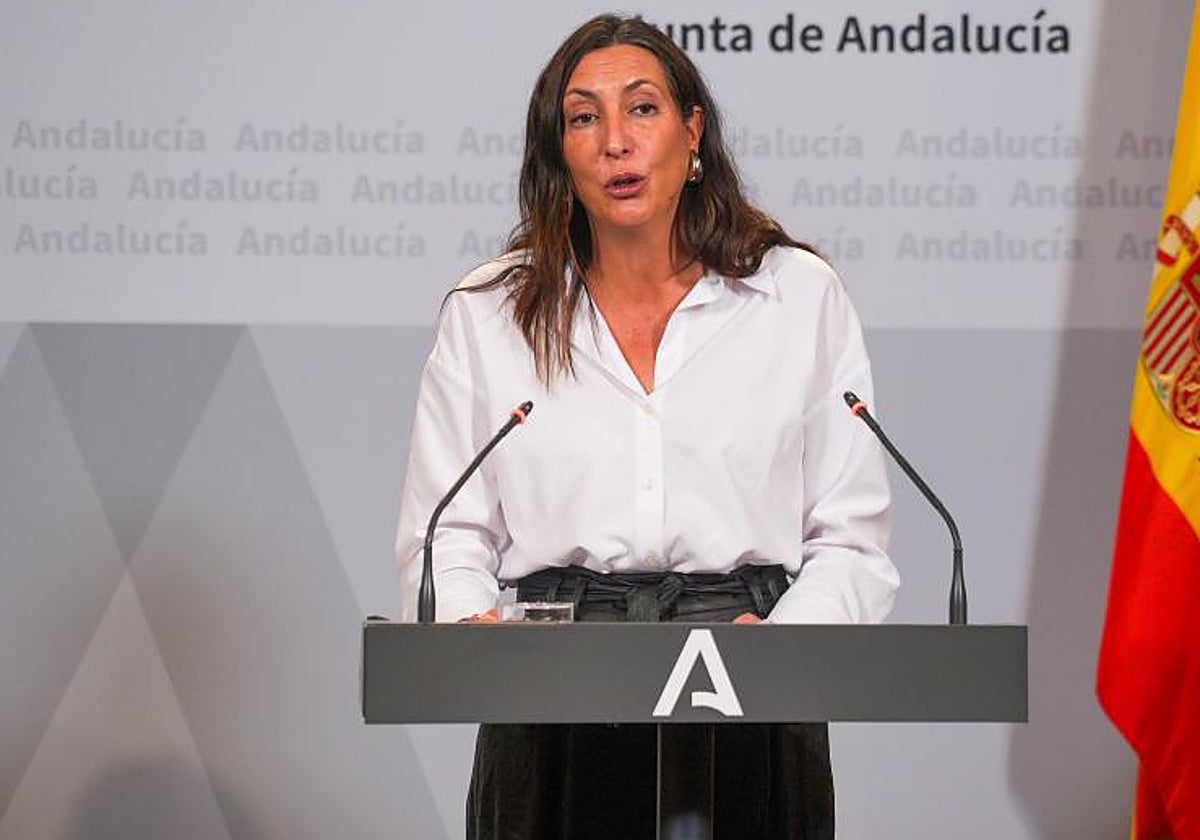 La consejera Loles López, en una rueda de prensa, en una imagen de archivo