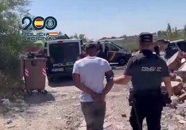Doce detenidos por arrancar móviles de alta gama de los expositores en tiendas de telefonía
