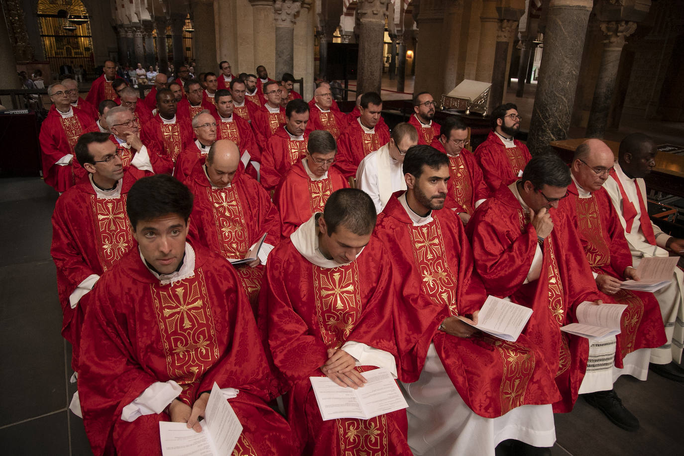 Fotos: la ordenación de ocho nuevos sacerdotes en Córdoba