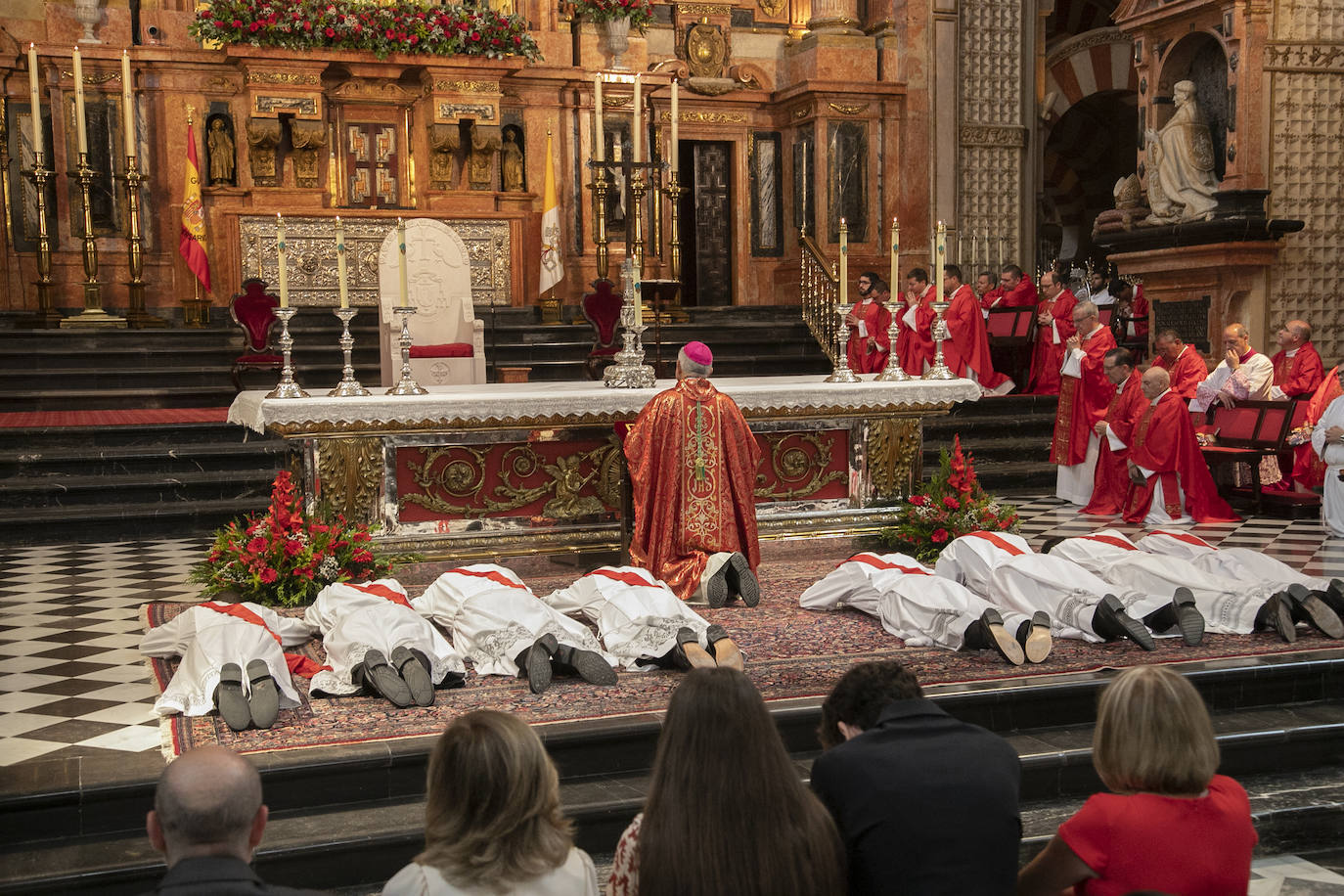 Fotos: la ordenación de ocho nuevos sacerdotes en Córdoba
