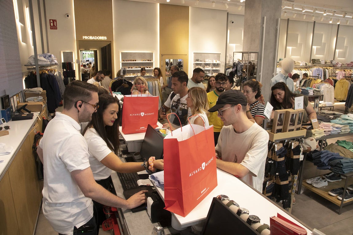 Las descafeinadas rebajas de verano en Córdoba, en imágenes