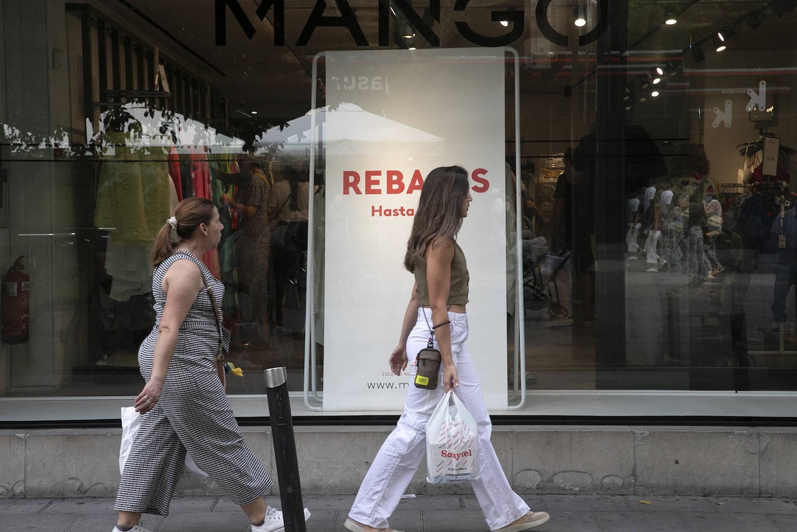 Las descafeinadas rebajas de verano en Córdoba, en imágenes