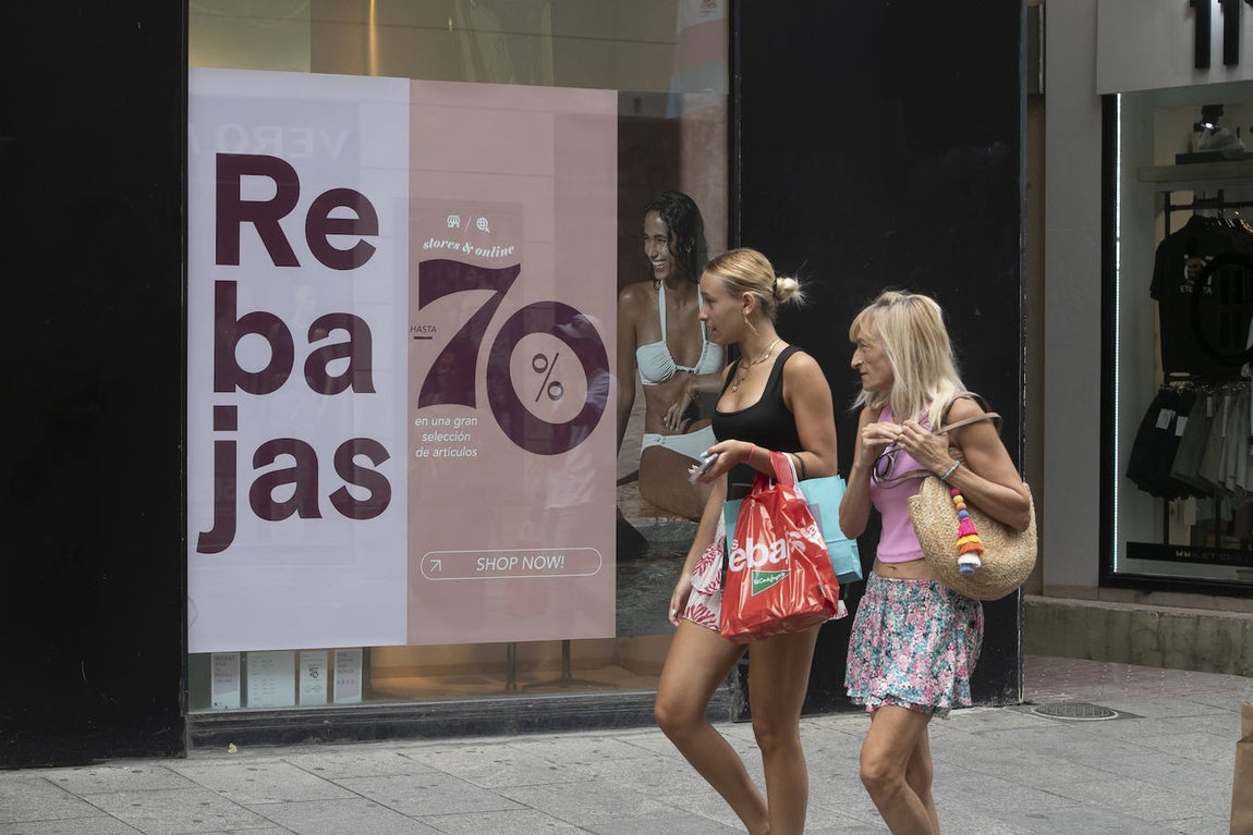 Las descafeinadas rebajas de verano en Córdoba, en imágenes
