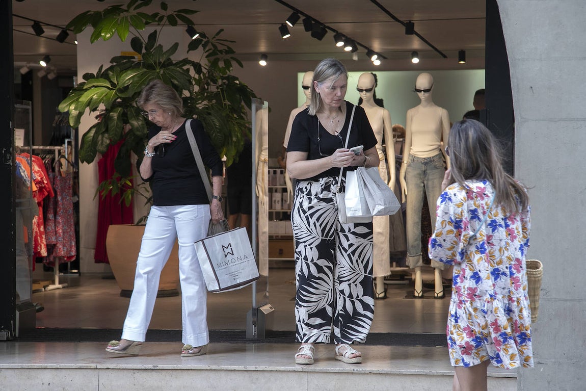 Las descafeinadas rebajas de verano en Córdoba, en imágenes