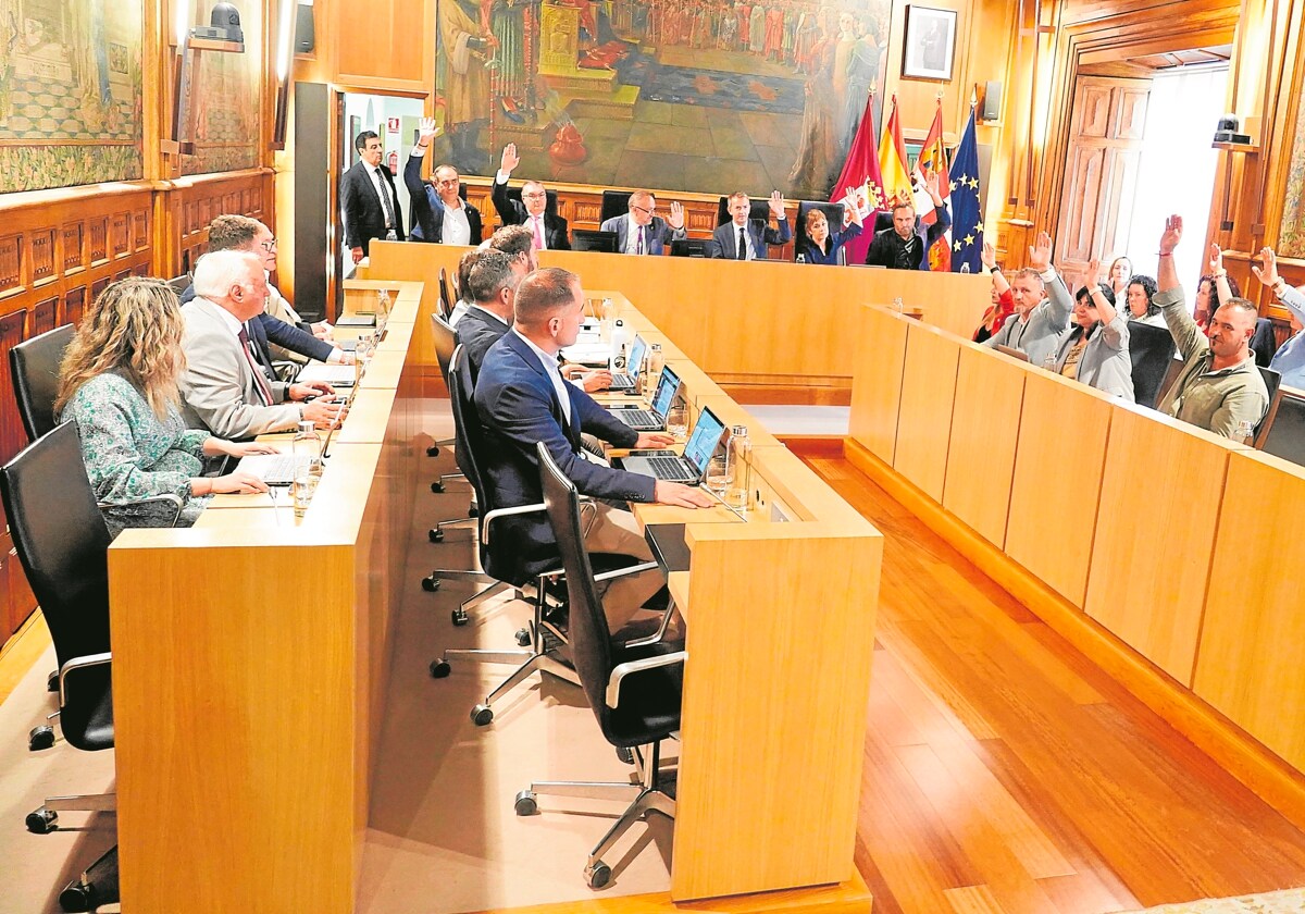 Momento de la votación el pasado miércoles de la moción proautonomía leonesa en la Diputación de León