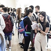 Los universitarios intentan repetir piso de un curso a otro ante una oferta cada vez más cara y escasa